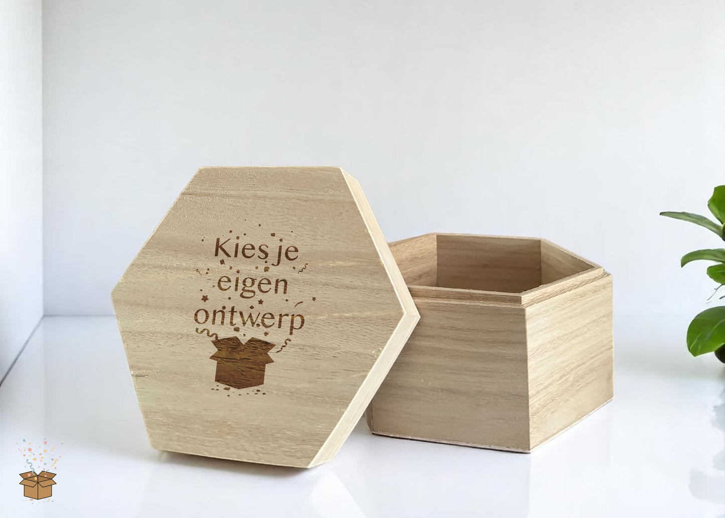 Houten doosje met los deksel - zeshoek - gegraveerd