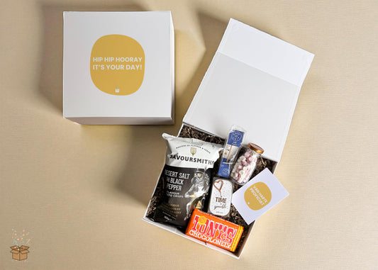 Cadeaubox M "Lekkernijen" - "Hip hip hooray it's your day"