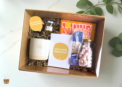 Cadeaubox S "Lekkernijen" - "Hip hip hooray it's your day"