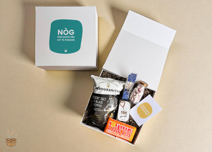 Cadeaubox M "Lekkernijen" - "Nòg een doos om uit te pakken"