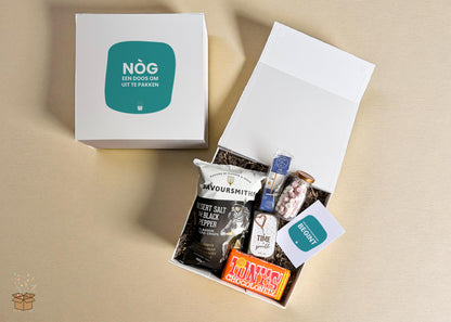 Cadeaubox M "Lekkernijen" - "Nòg een doos om uit te pakken"