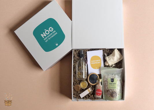 Cadeaubox M "Relax" - "Nòg een doos om uit te pakken"